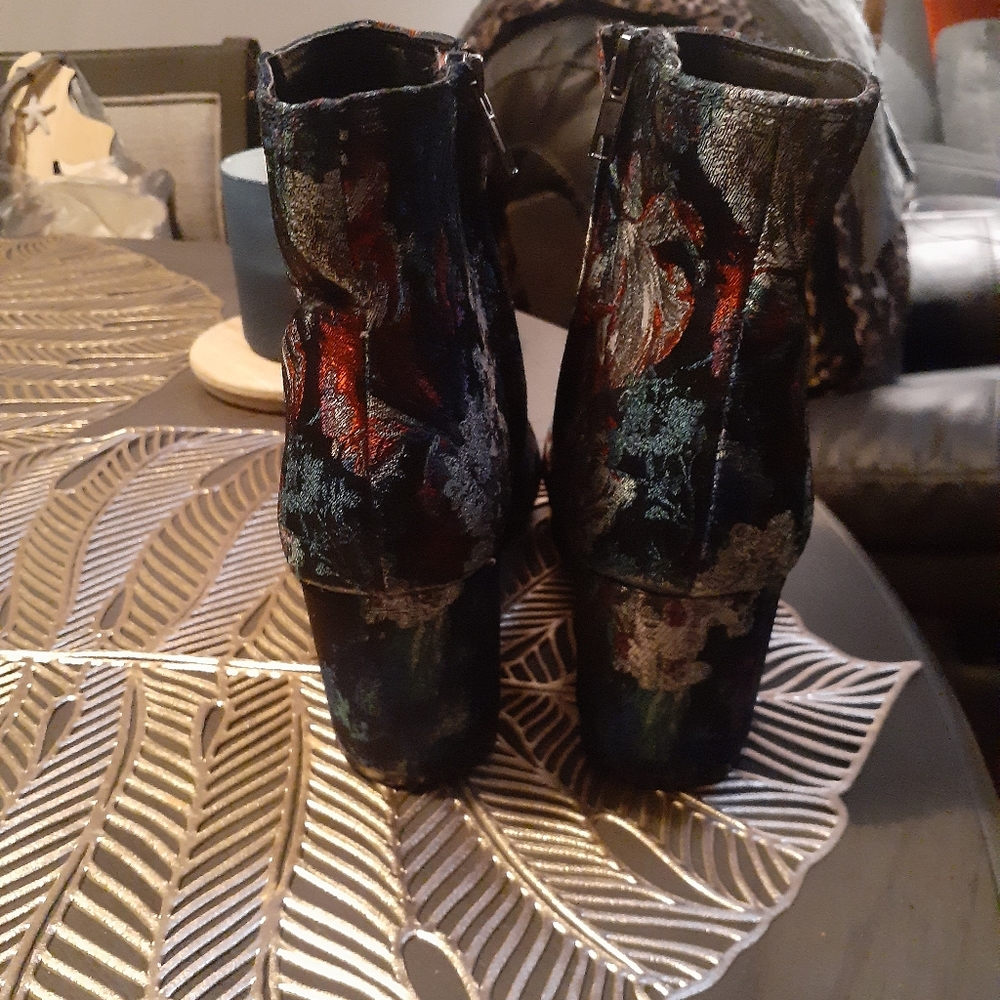 Boots - Picture 3 of 4